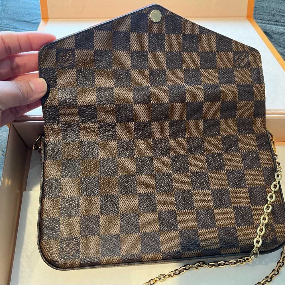 Original Louis Vuitton cross bag, brown checkered design with red interior - Picture 6 of 9